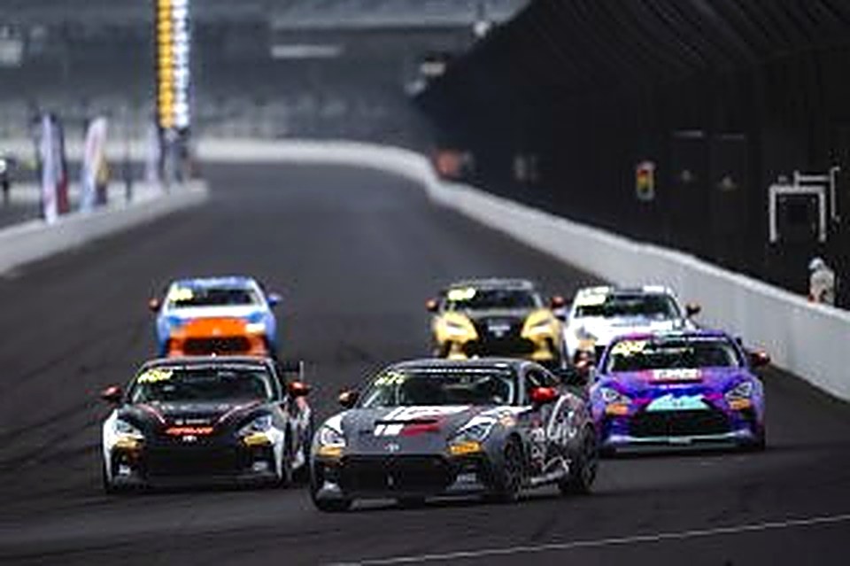 The #90 running in a pack at the start of a race at Indianapolis