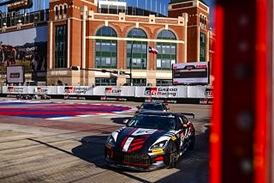 The #90 at Arlington with the brick building behind